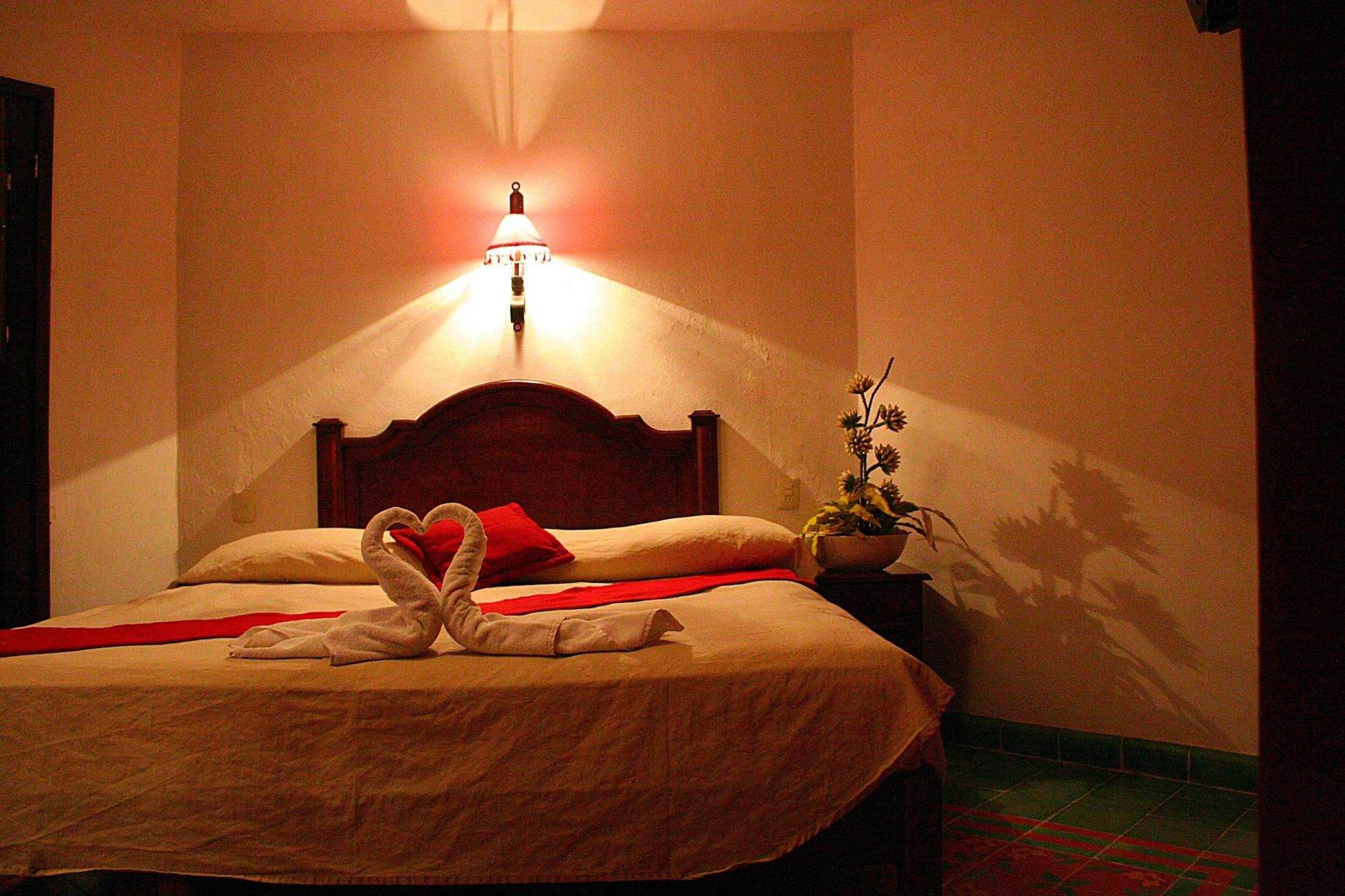 La Aurora Hotel Colonial 바야돌리드 외부 사진